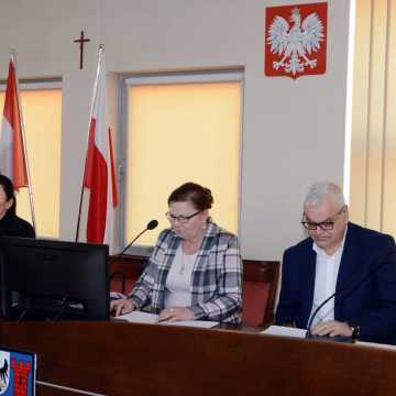 Na Powiatowej Radzie Rynku Pracy o uchodźcach i rezygnacji dyrektora PUP w Radomsku