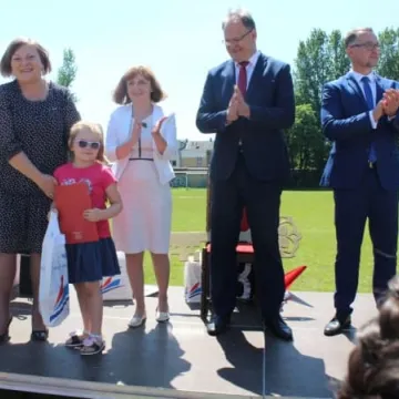 Barwny korowód z okazji Dnia Dziecka