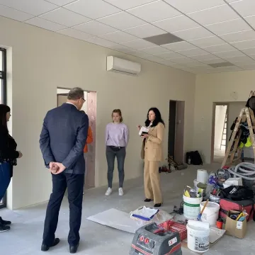 [WIDEO] Rekrutacja tuż za rogiem. Żłobek w Radomsku prawie gotowy