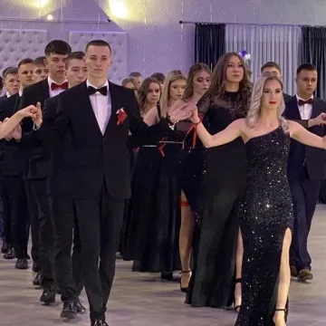 Szampańska zabawa studniówkowa ZSE w Radomsku