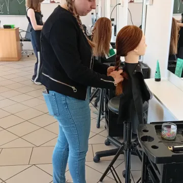 Logistyka, fryzjerstwo, gastronomia. ZSDiOŚ zaprezentował ofertę