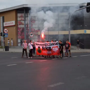 Kibice RKS Radomsko w hołdzie powstańcom warszawskim