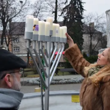 Zapalili chanukowe świece na placu 3 Maja w Radomsku