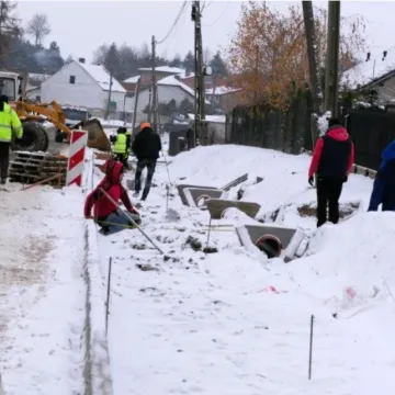 Trwa budowa chodnika w Amelinie i Dziepółci