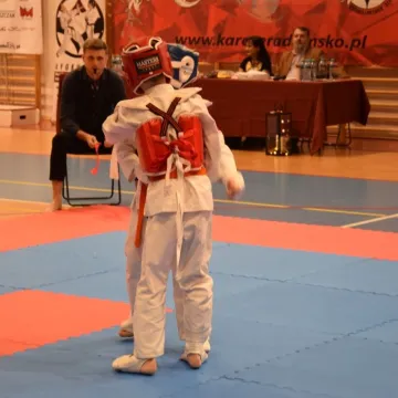 Karatecy na tatami na turnieju w Radomsku