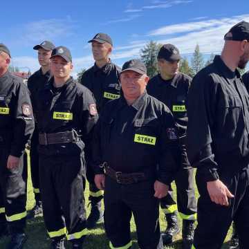 [WIDEO] Powiatowe Zawody Sportowo-Pożarnicze OSP w Kamieńsku: rywalizacja na najwyższym poziomie