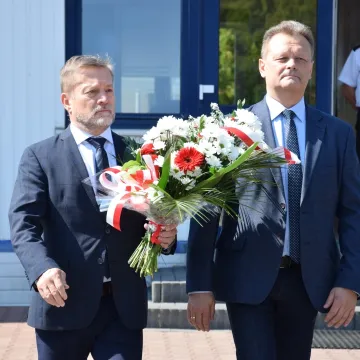 Kwiaty i zaduma w 86. rocznicę wybuchu wojny