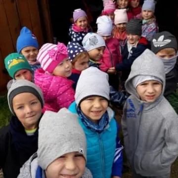 Przedszkolaki w zagrodzie