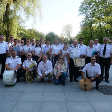 Koncert Orkiestr Dętych w parku Świętojańskim w Radomsku