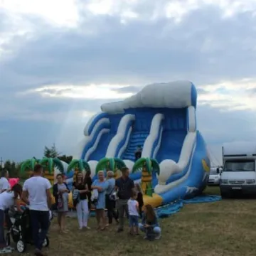 Niedośpielin z pucharem wójta