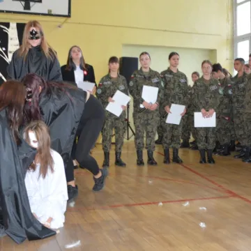 Uczniowie „drzewniaka” w Radomsku złożyli ślubowanie