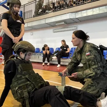 Uczniowie klas mundurowych z Radomska uczestniczyli w manewrach WOT