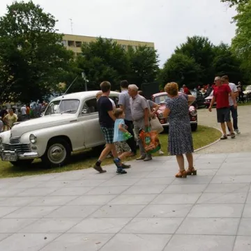 Zabytkowe pojazdy zaparkowały w Radomsku