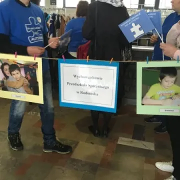 Pochód ulicami miasta - VII Radomszczańskie Dni Autyzmu