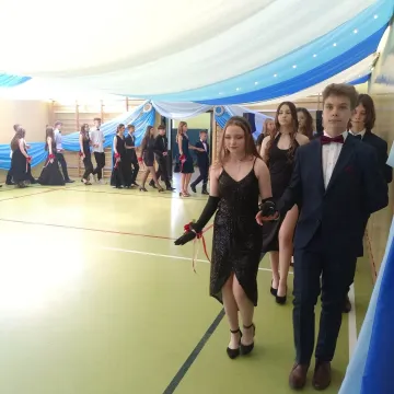 Bal na zakończenie ósmej klasy w PSP nr 2 w Radomsku