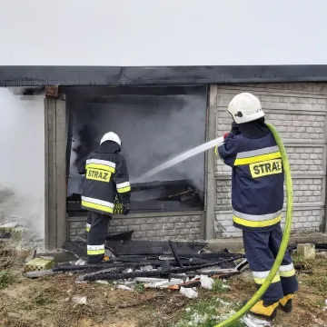 W Kawęczynie spłonął garaż