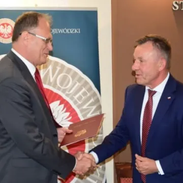 Umowy na remonty dróg w Radomsku i powiecie podpisane 