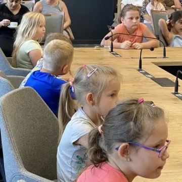 Energetyczne tornistry trafiły do pierwszoklasistów z Radomska