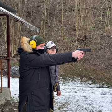 Szkoła Liderów na strzelnicy. Nauka, adrenalina i nowe doświadczenia