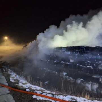 [WIDEO] 200 m² składowiska odpadów objęte pożarem w Płoszowie