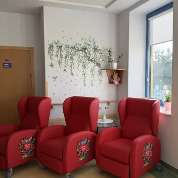 8 nowych leżanek trafiło na Oddział Dziecięcy dzięki wsparciu WOŚP