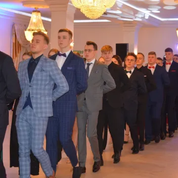 Bal studniówkowy maturzystów z Przedborza