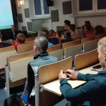 Seans historii w Kinie za Rogiem