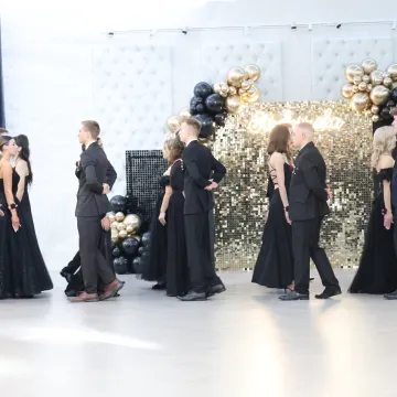 Studniówka uczniów „Drzewniaka” w Kobielach Wielkich