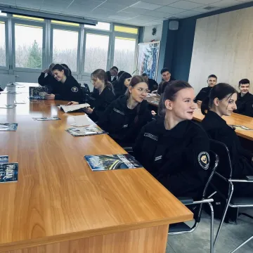 Uczniowie „mechanika” z wizytą w KPP w Radomsku