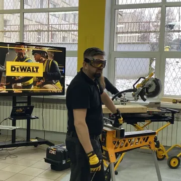 Akademia DeWalt w „Mechaniku”. Prestiżowy program tylko dla 10 szkół w kraju