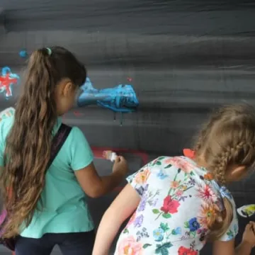 Warsztaty plastyczne „Mania malowania” w plenerze