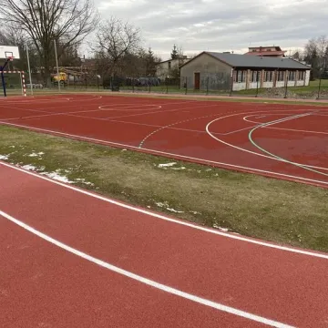 Przy PSP3 w Radomsku powstał kompleks lekkoatletyczny