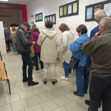 Wybory 2023. Frekwencja wyborcza w Radomsku na godz. 12.00 to 22,55%
