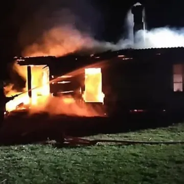 Pożar pustostanu w gminie Wielgomłyny