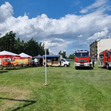 Słodka zabawa z miodem w Gomunicach