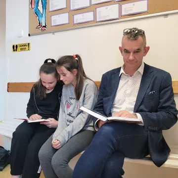 „Przerwa na czytanie”. Bicie rekordu w czytaniu na przerwie w „Siódemce”