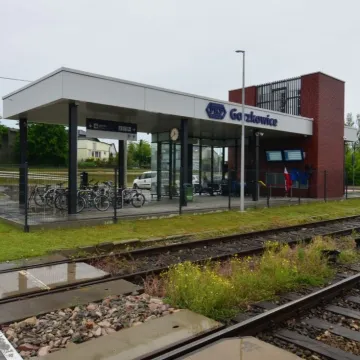 Nowe dworce w Gorzkowicach i Wilkoszewicach otwarte dla podróżnych