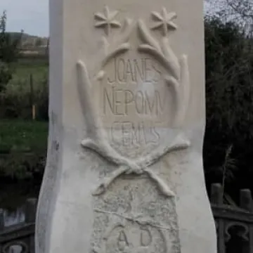 Rzeźba Nepomucena po renowacji