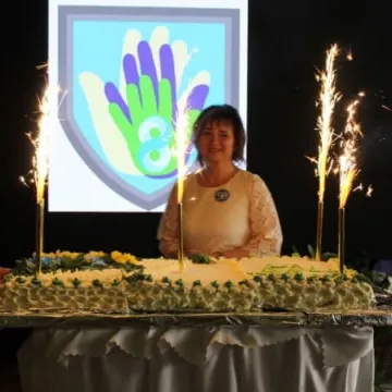 PSP 8 w Radomsku nadano imię „Przyjaciół Dzieci”. Uroczystości 50-lecia