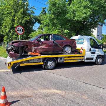 Wypadek w dzielnicy Kowalowiec w Radomsku. 27-letni kierowca przewieziony do szpitala