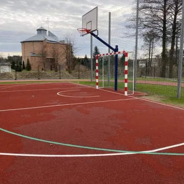 Przy PSP3 w Radomsku powstał kompleks lekkoatletyczny