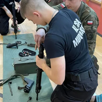 Uczniowie klas mundurowych z Radomska uczestniczyli w manewrach WOT