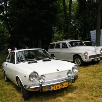 Zabytkowe pojazdy zaparkowały w Radomsku