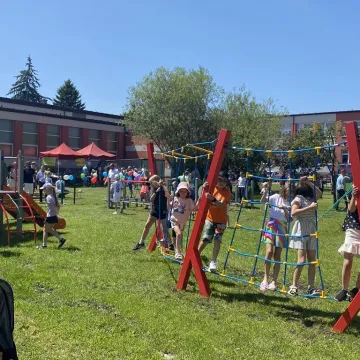 Plac zabaw przy PSP nr 7 oficjalnie otwarty