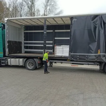 Wypełniony darami tir z Francji dotarł do Radomska