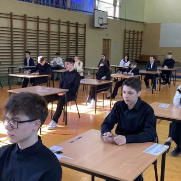 Polski na pierwszy ogień. Ósmoklasiści zaczynają egzaminy