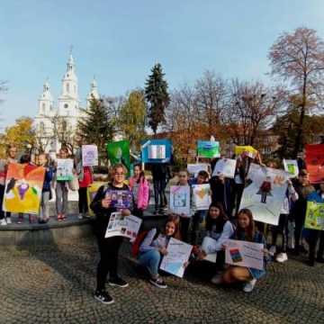 Uczniowie PSP nr 9 w Radomsku promują czytelnictwo