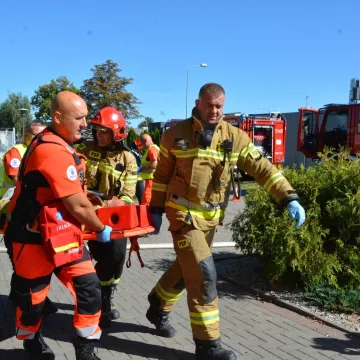 Ewakuacja ZSP 1 w Radomsku. Był pożar, strzały i osoby ranne