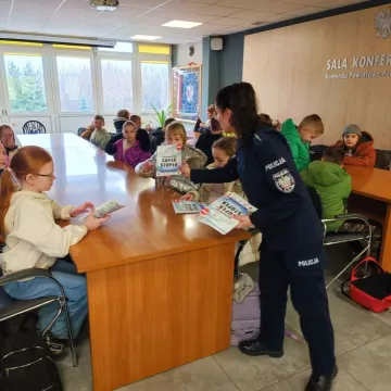 Uczniowie „trójki” z wizytą w KPP w Radomsku