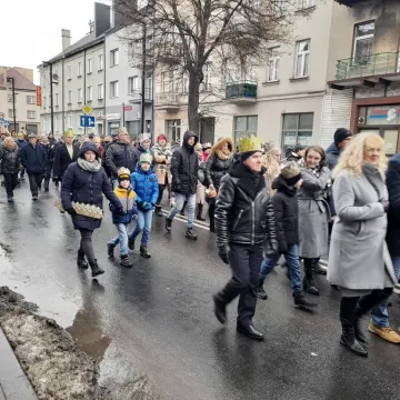 Orszak Trzech Króli 2025 w Radomsku. „Kłaniajcie się królowie!”